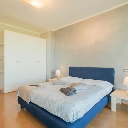 Glass House * קונאו