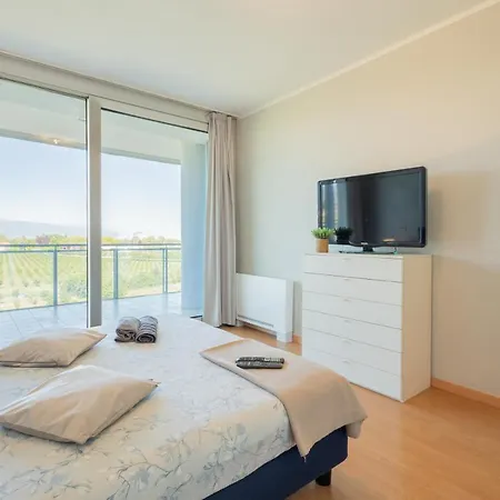 Glass House דירה קונאו