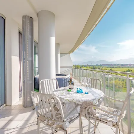 Glass House דירה